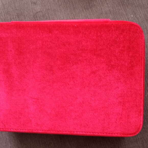 'Estee Lauder' Large Red Velvet Cosmetic Case NWOT - Picture 8 of 9